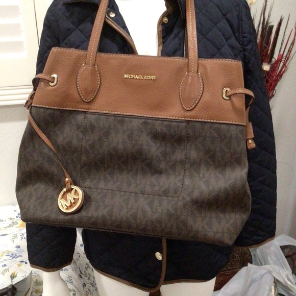 MICHAEL KORS LARGE SHOULDER TOTE BAG PURSE MK SIGNATURE BROWN - Picture 1 of 10